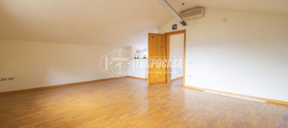 Casa de 4 dormitorios en Montelupone, Italy No. 120711 9