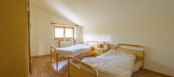 Casa de 4 dormitorios en Montelupone, Italy No. 120711 2