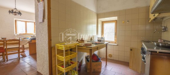 Casa de 4 dormitorios en Montelupone, Italy No. 120711 14