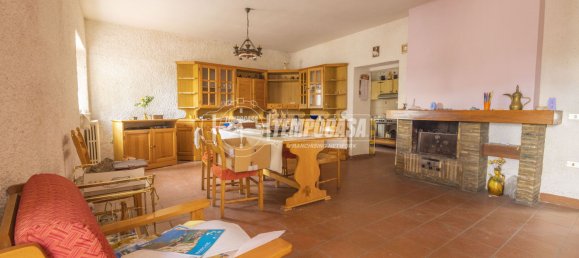 Casa de 4 dormitorios en Montelupone, Italy No. 120711 12