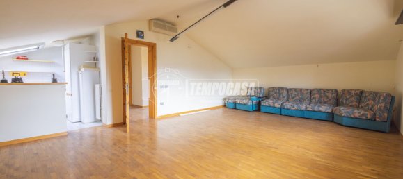 Casa de 4 dormitorios en Montelupone, Italy No. 120711 10