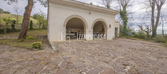 Casa de 4 dormitorios en Montelupone, Italy No. 120711 18