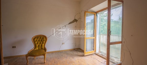 Casa de 4 dormitorios en Montelupone, Italy No. 120711 16