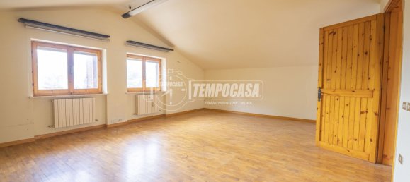 Casa de 4 dormitorios en Montelupone, Italy No. 120711 8