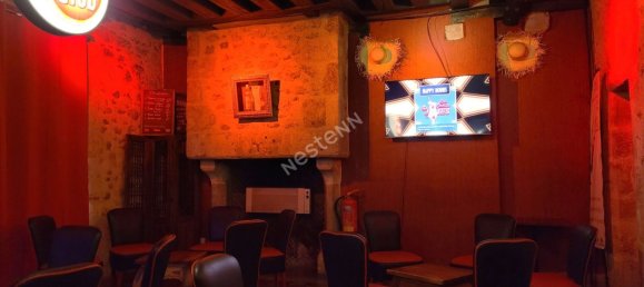 100m² Commercial property in Blois, France No. 85211 5