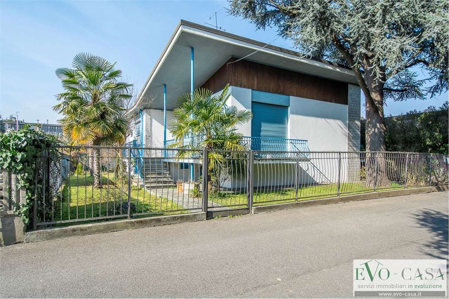 Villa de 3 divisões em Castano Primo, Italy N.º 20354