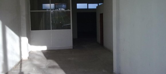 84m² Shop in Porto, Portugal No. 8450 2