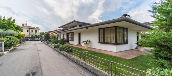 5 rooms Villa in Quinto Vicentino, Italy No. 127553 2