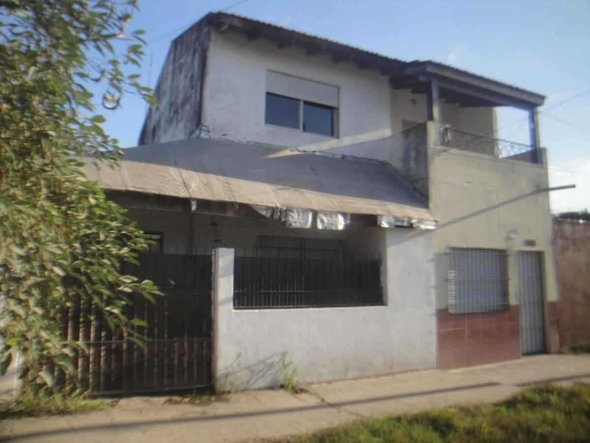 4 bedrooms House in Moreno, Argentina No. 76296