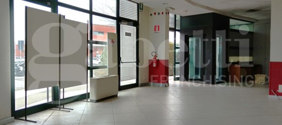 Edificio de 5 habitaciónes en Viareggio, Italy No. 12387 9