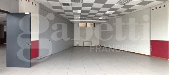 Edificio de 5 habitaciónes en Viareggio, Italy No. 12387 5