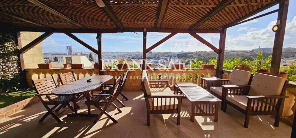 Villa de 4 dormitorios en Kappara, Malta No. 5038