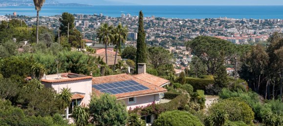 5 bedrooms Villa in Cannes, France No. 739 3