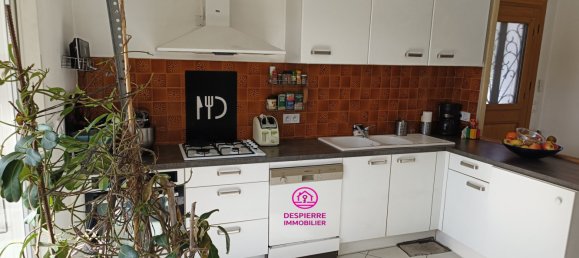 3 bedrooms House in Anneyron, France No. 208076 2