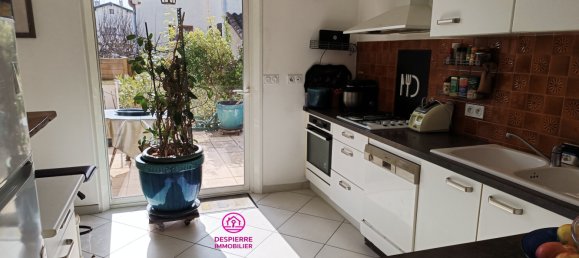 3 bedrooms House in Anneyron, France No. 208076 7