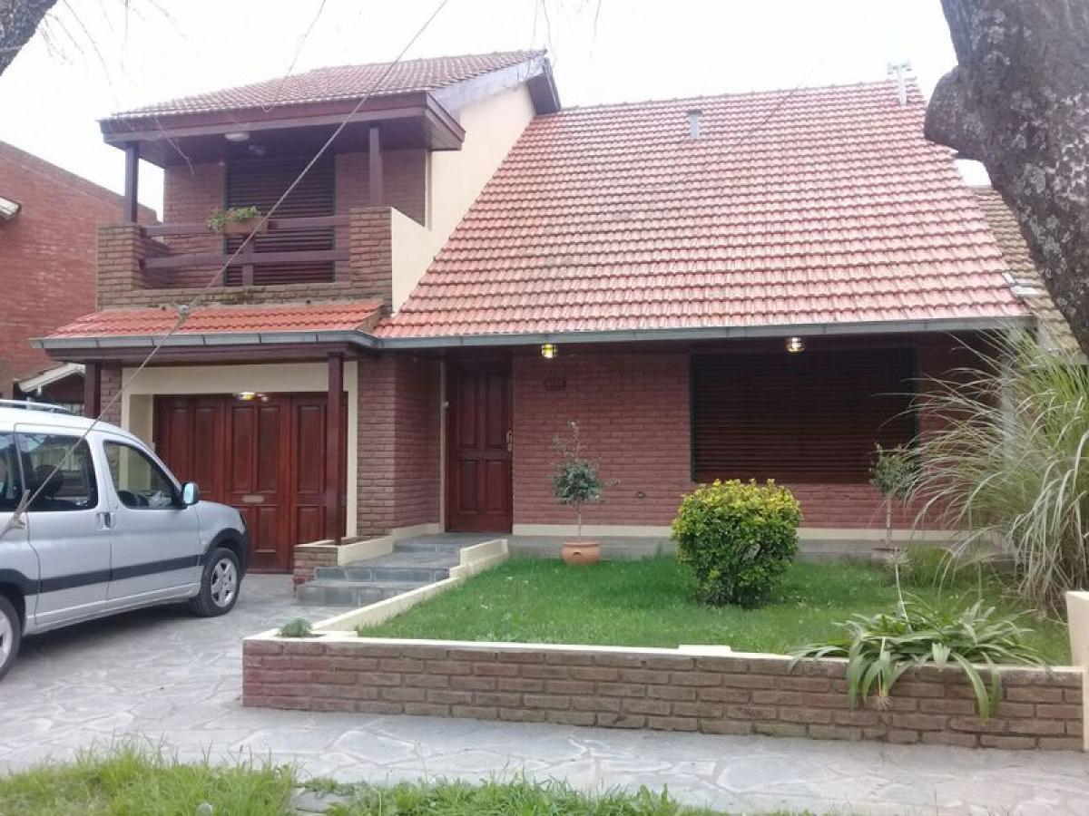 3 bedrooms House in Mar del Plata, Argentina No. 73314