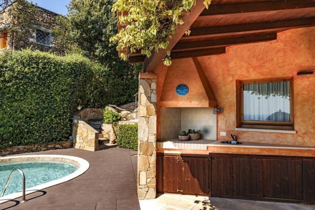 Villa de 4 dormitorios en Sardinia, Italy No. 247951