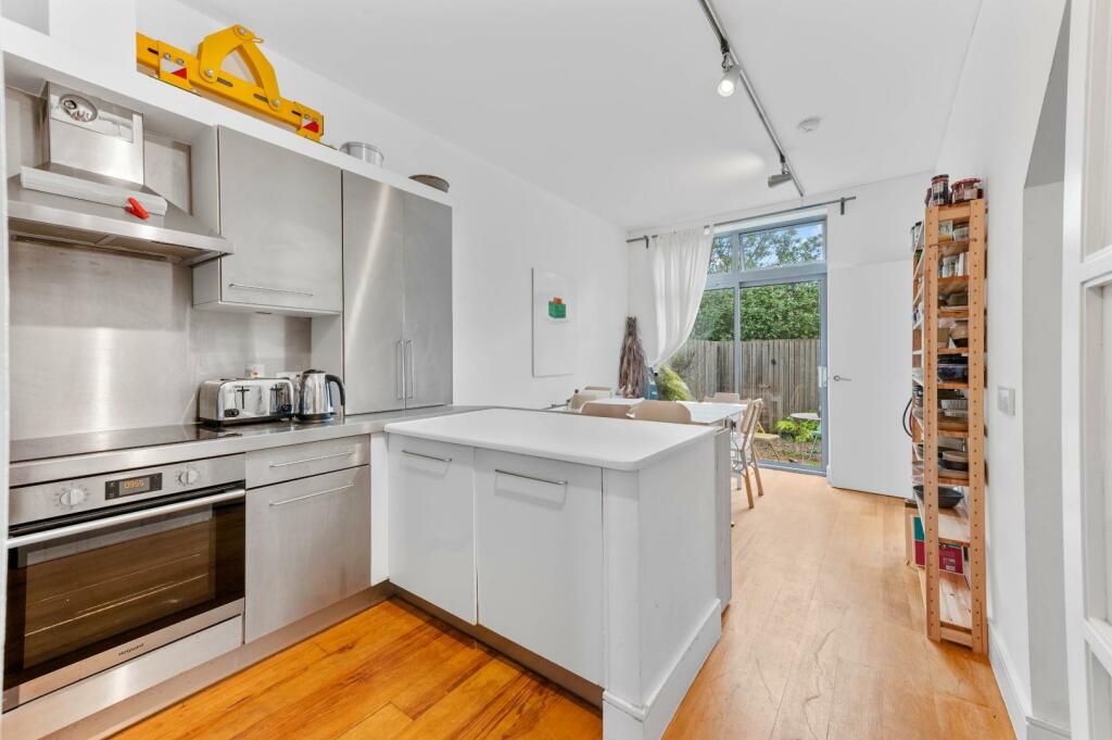 2 bedrooms Maisonette in London, United Kingdom No. 12507