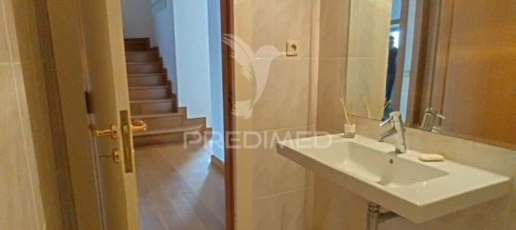 4 bedrooms Villa in Senhora da Hora, Portugal No. 133439 2