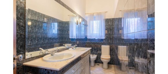 5 bedrooms Villa in Cascais, Portugal No. 184979 12