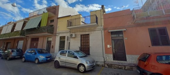3 rooms House in Priolo Gargallo, Italy No. 178491 4