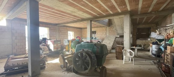 15 rooms House in Spoltore, Italy No. 110037 18