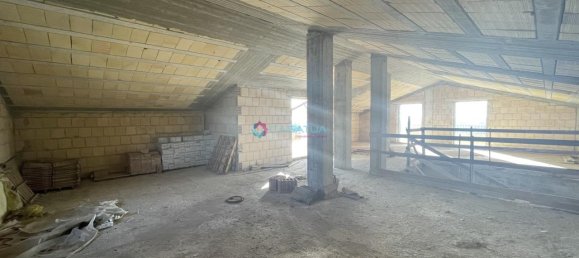 15 rooms House in Spoltore, Italy No. 110037 6