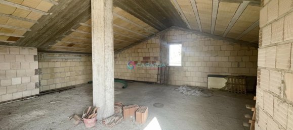 15 rooms House in Spoltore, Italy No. 110037 4