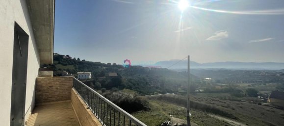 15 rooms House in Spoltore, Italy No. 110037 3