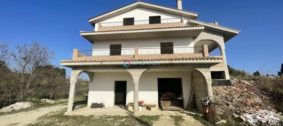 15 rooms House in Spoltore, Italy No. 110037 13