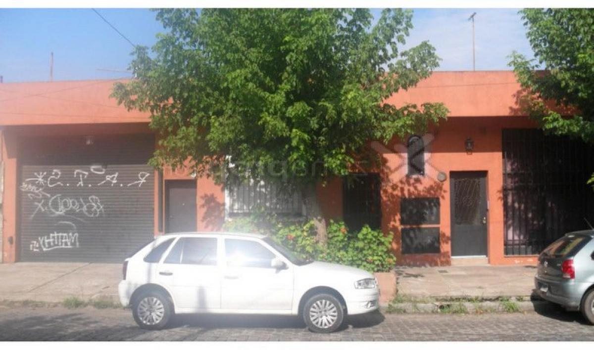 2 bedrooms House in Moron, Argentina No. 12252