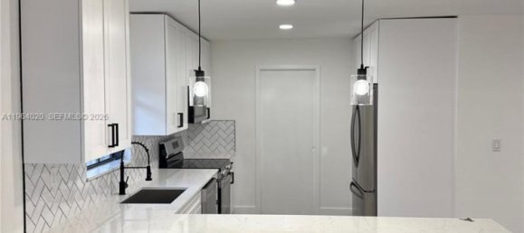 3 dormitorios villa en venta en Miami, Miami-Dade, Florida, USA № 615643 26
