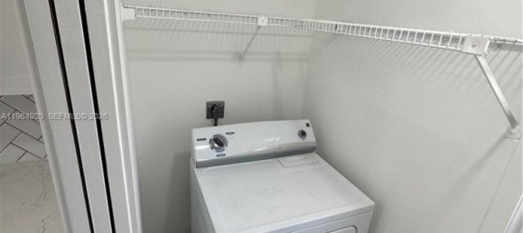 3 dormitorios villa en venta en Miami, Miami-Dade, Florida, USA № 615643 12