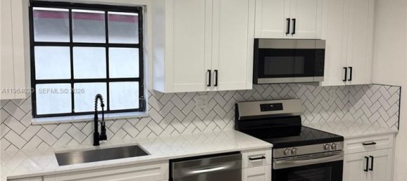 3 dormitorios villa en venta en Miami, Miami-Dade, Florida, USA № 615643 24