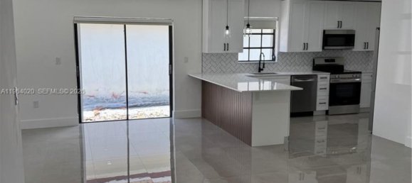 3 dormitorios villa en venta en Miami, Miami-Dade, Florida, USA № 615643 6