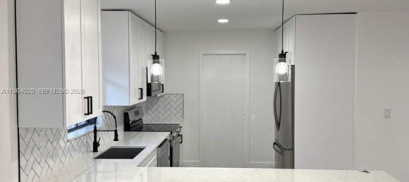 3 dormitorios villa en venta en Miami, Miami-Dade, Florida, USA № 615643 20