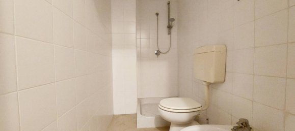 2-salle Entrepôt à Guastalla, Italy No. 157300 6