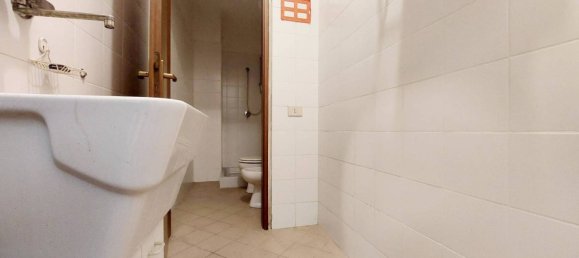 2-salle Entrepôt à Guastalla, Italy No. 157300 5