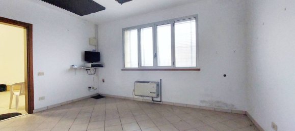 2-salle Entrepôt à Guastalla, Italy No. 157300 4