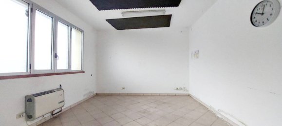 2-salle Entrepôt à Guastalla, Italy No. 157300 3