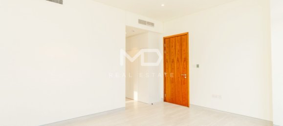 4 bedrooms Villa in Abu Dhabi, UAE No. 47583 35