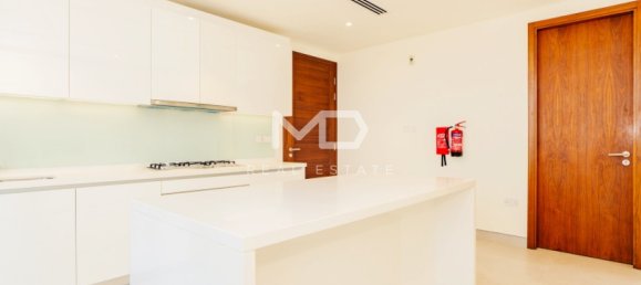 4 bedrooms Villa in Abu Dhabi, UAE No. 47583 12