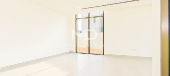 4 bedrooms Villa in Abu Dhabi, UAE No. 47583 6