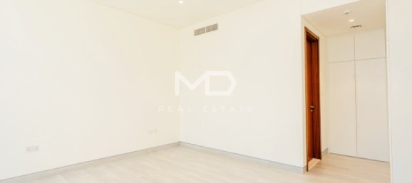 4 bedrooms Villa in Abu Dhabi, UAE No. 47583 37