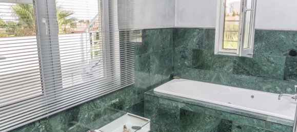 5 bedrooms House in Marbella, Spain No. 40418 2