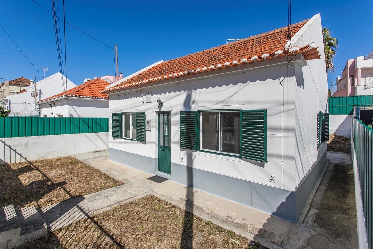 2 bedrooms House in Almada, Portugal No. 331787