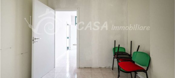53m² Commercial property in Noceto, Italy No. 88387 12