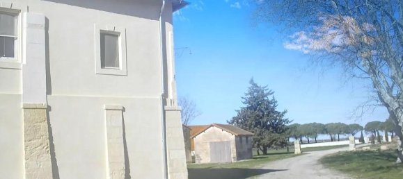 Studio in Arles, France No. 206664 17