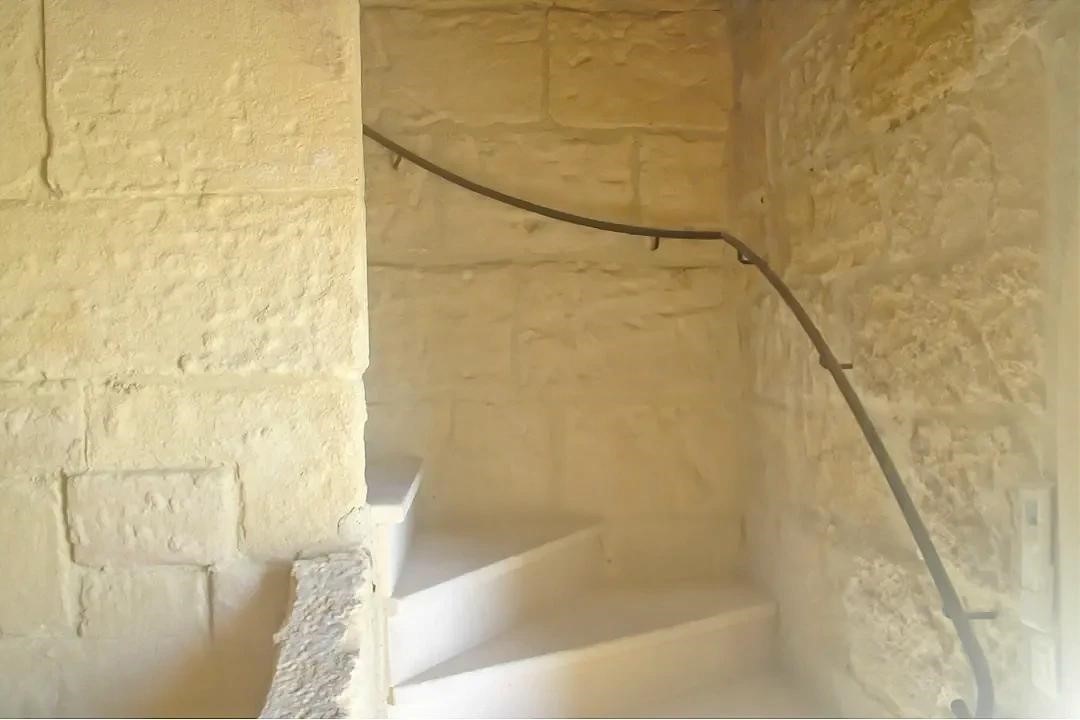 Studio in Arles, France No. 206664