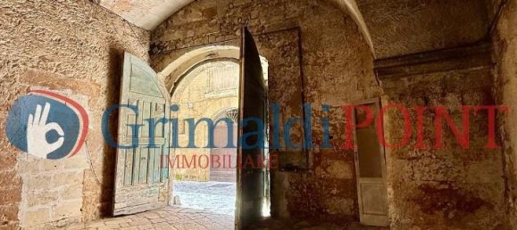 15 rooms House in Lecce, Italy No. 9284 46